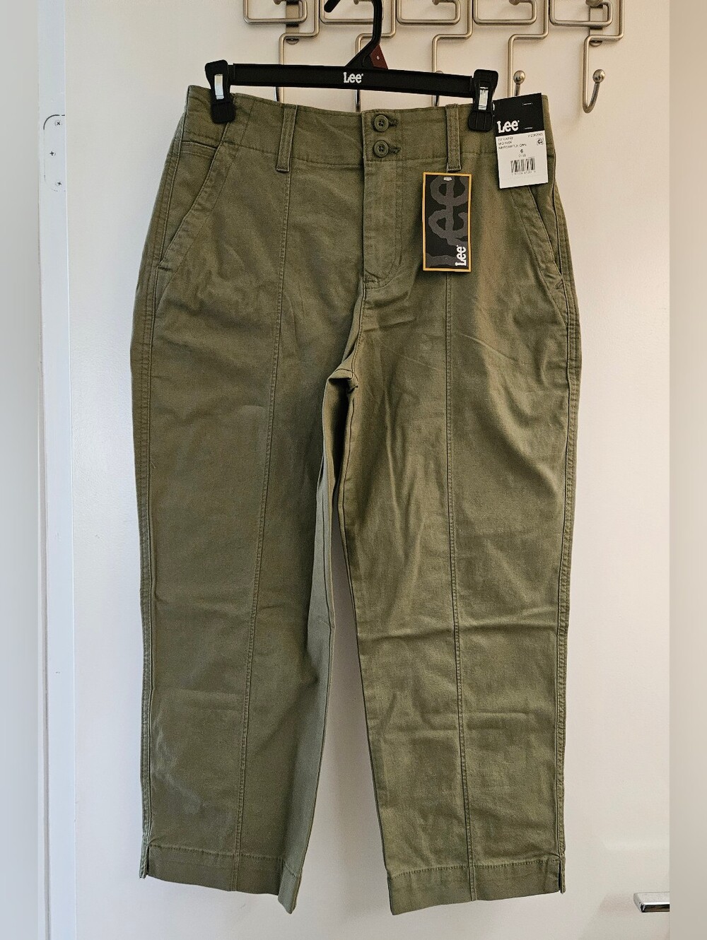 NWT Lee Women's Mid Rise Stretch Twill Capri Pants, Size 6 Mercantile Green